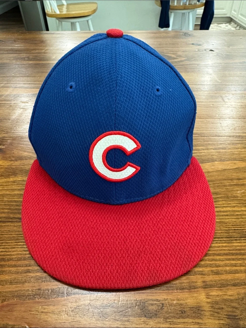 New Era Cubs Blue and Red Baseball Cap. Size 7 55.8cm